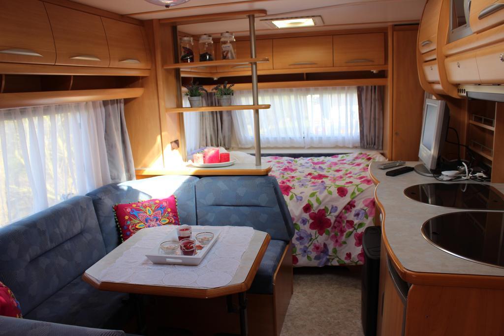 Caravan 'T Koekoeksnest Аахтекерке Стая снимка