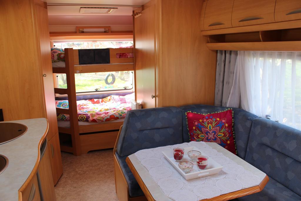 Caravan 'T Koekoeksnest Аахтекерке Стая снимка